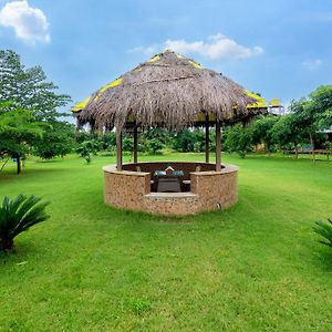 Sterling Orient Woods Pench Hotel Silari Exterior photo