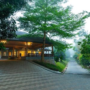 Sterling Wayanad Hotel Sultan Bathery Exterior photo