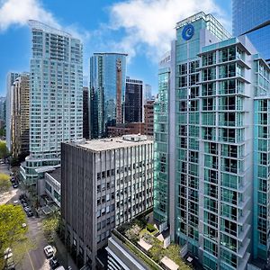 Coast Coal Harbour Vancouver Hotel By Apa Exterior photo