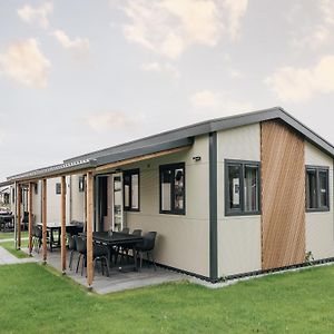 Composite Group Home With Ac And Sloop, In A Holiday Park In Beautyful Giethoorn Exterior photo