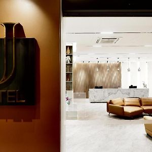 J Hotel Bandar Seri Begawan Exterior photo