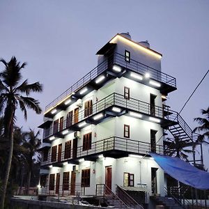 Hotal O Kazhakuttam Vadakkumbhagam Hotel Thiruvananthapuram Exterior photo