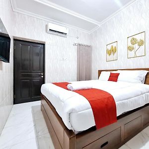 Reddoorz Syariah Near Stasiun Gubeng 2 Hotel Surabaya Exterior photo