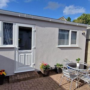 Cosy Garden Condo Lucan Exterior photo