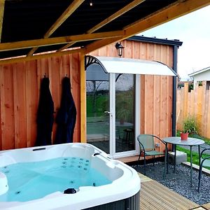 Chalet Cosy Avec Option Jacuzzi Saint-Genes-de-Fronsac Exterior photo