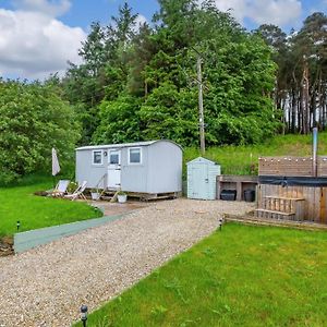 The Little Yorkshire Shepherd'S Hut Apartment Elslack Exterior photo