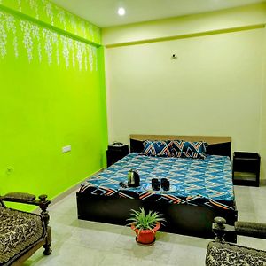 2 Bhk & Balcony Nature'S Theme Apartment Homestay Prayagraj Exterior photo