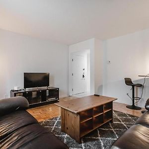 Spacious 3 Bedroom Apartment - 572 Montreal Exterior photo