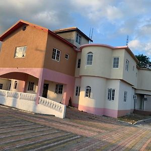 Jds House Of Beauty Hotel Old Harbour Exterior photo