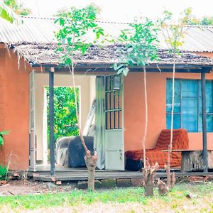 Lyanga'S House Bed & Breakfast Tuvaila Exterior photo