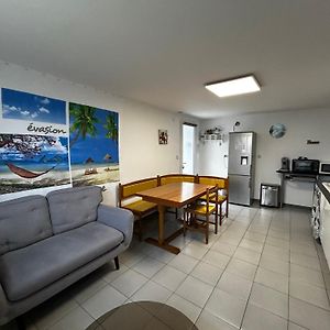 T2 Avec Jardin, Terrasse Et Wifi A 1Km Des Thermes - Fr-1-541-156 La Roche-Posay Exterior photo