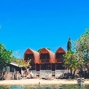 Bunaken 18 Diving Resort And Cafe Exterior photo