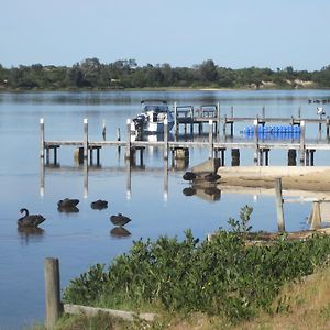 Lakes Entrance Waterfront Cottages With King Beds Exterior photo