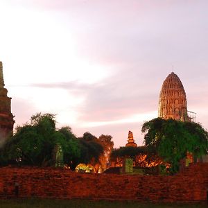 Casa Ayutthaya Bed & Breakfast Exterior photo