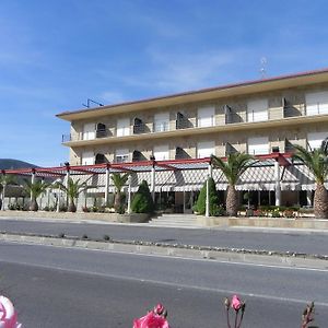 Toros De Guisando Hotel El Tiemblo Exterior photo