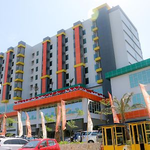 Dalton Hotel Makassar Exterior photo