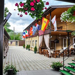 Katrin Hotel Berdyansk Exterior photo