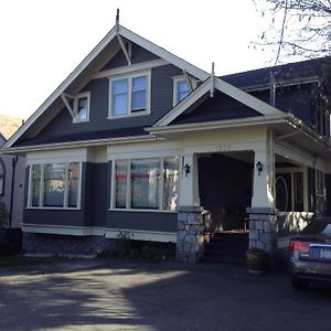 Gaslight Inn Victoria Exterior photo