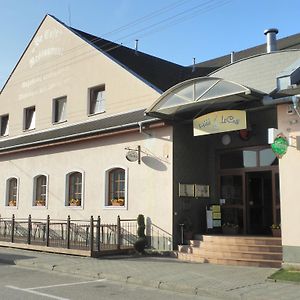 Hotel Le Cafe Pohorelice  Exterior photo