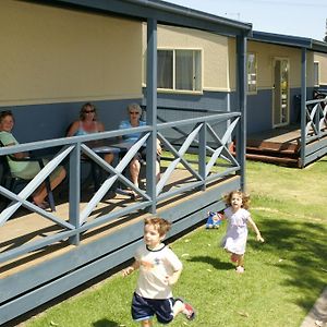 Big4 Waters Edge Holiday Park Hotel Lakes Entrance Room photo