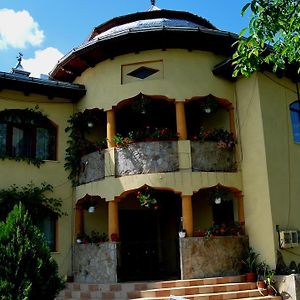 Pensiunea Cassandra Hotel Targu Neamt Exterior photo