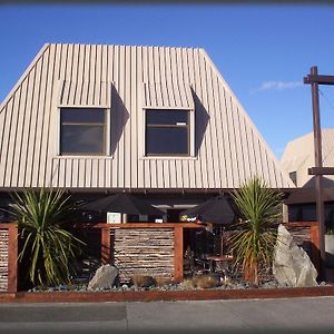 Taupo Urban Retreat Backpackers Hostel Exterior photo