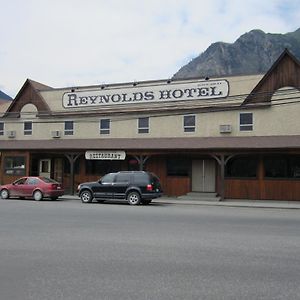 Reynolds Hotel Lillooet Exterior photo