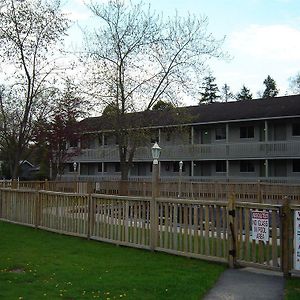 Lake George Suites Exterior photo