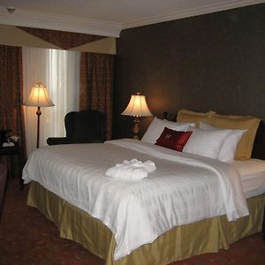 Hamilton Plaza Hotel And Conference Center Room photo