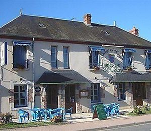 Auberge Les Muriers Hotel La Ferte-Hauterive Exterior photo