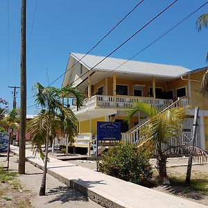 Serenade Hotel Placencia Exterior photo