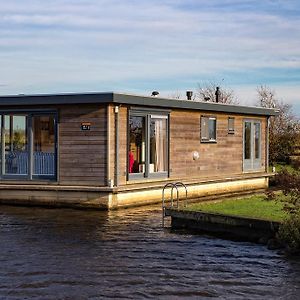 Woonboot Sweltsje Villa Earnewald Exterior photo