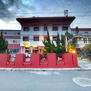 Quint Hotel Manado Exterior photo