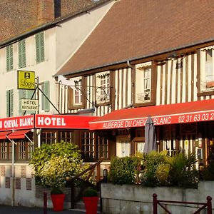 Auberge Du Cheval Blanc Hotel Crevecoeur-en-Auge Exterior photo