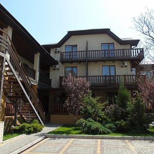 Guest House On Pervomayskaya Berdyansk Exterior photo