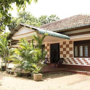 Neem Beach House Hotel Trincomalee Exterior photo