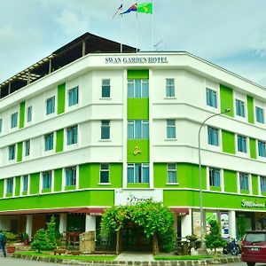 Swan Garden Hotel Pasir Gudang Exterior photo