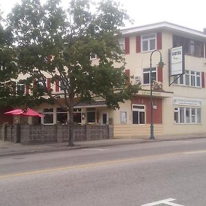 Chameleon Hotel Castlegar Exterior photo