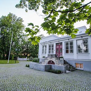 Saka Manor Hotel Exterior photo