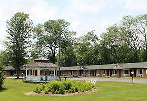 Crows Nest Inn Tawas Tawas City Exterior photo