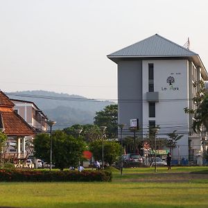 Le Park Hotel Nakhon Si Thammarat Exterior photo