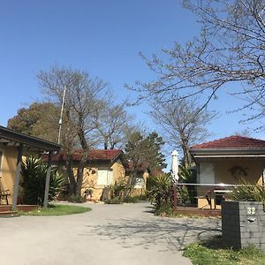 Kickback Cottages Lakes Entrance Exterior photo