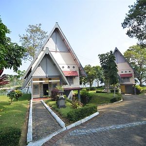 Hotel Selorejo & Resort Ngantang Exterior photo