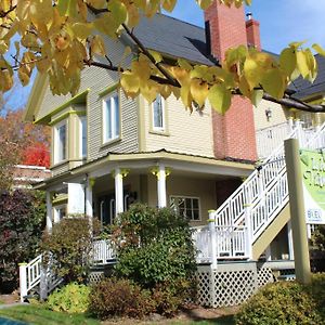 La Belle Victorienne Hotel Magog Exterior photo