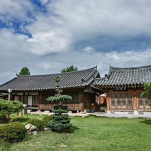 Gyeongju Choonguidang Hotel Exterior photo