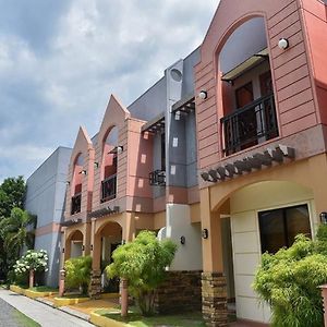 Manora Apartment Talisay  Exterior photo