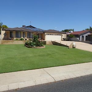 Jennys Retreat Bed & Breakfast Perth Exterior photo