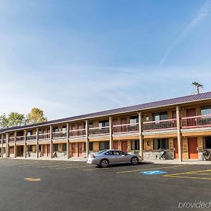 Econo Lodge Inn & Suites Kalispell - Glacier National Park Gateway Exterior photo