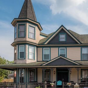 Dennison Street Inn, B & B Colonial Beach Exterior photo