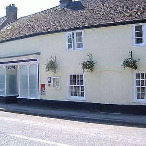 The Resting Post Hotel Warminster Exterior photo